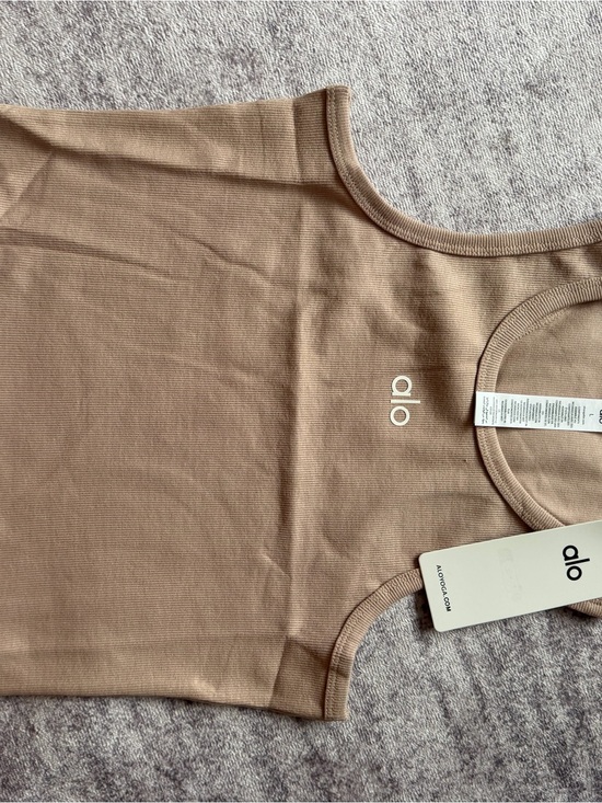 ALO Yoga Tops - ALO Yoga Women's Ribbed Tank Top in Light Brown